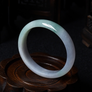 54#糯种晴底飘翠翡翠贵妃镯