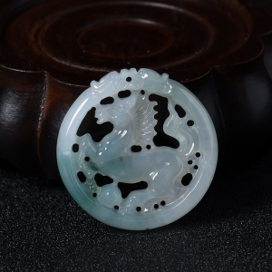 糯种翡翠马牌吊坠