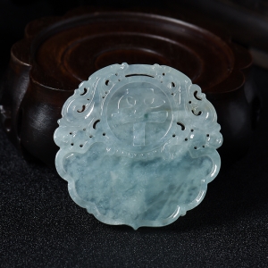 冰糯种翡翠平安锁吊坠