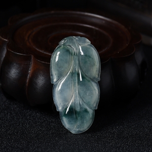 冰糯种翡翠飘花叶子吊坠