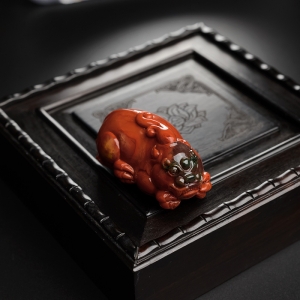 包浆柿子红南红貔貅吊坠