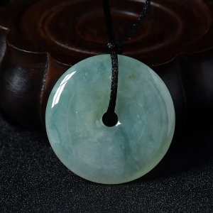 冰糯种翡翠平安扣吊坠