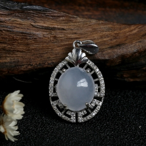 银镶糯种翡翠蛋面吊坠