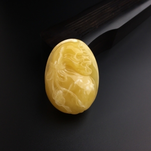 鸡油黄蜜蜡钱袋吊坠