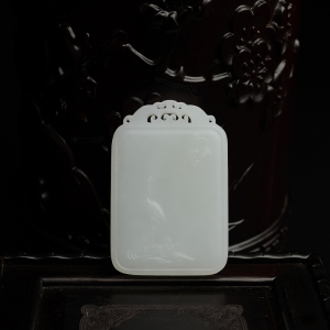 和田玉鹤牌吊坠