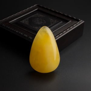 满蜜鸡油黄蜜蜡水滴吊坠