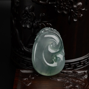 冰糯种飘花翡翠如意吊坠