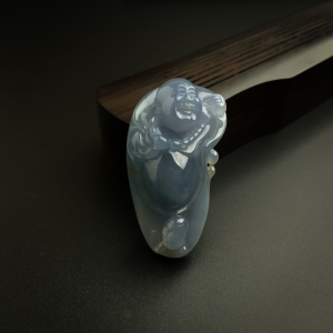 糯种紫蓝翡翠弥勒佛吊坠