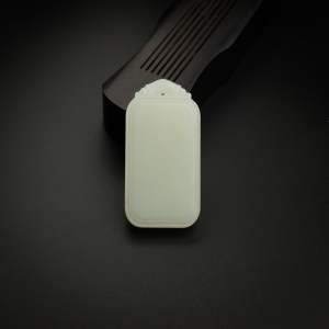 和田玉无事牌吊坠