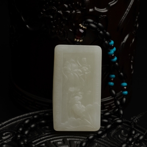 和田玉鹤牌吊坠