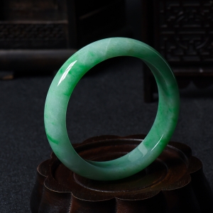 57#糯种翠绿翡翠福镯