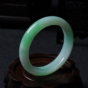 57#冰糯种翠色翡翠福镯