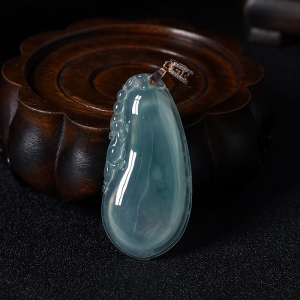 18K金扣镶冰糯种飘花翡翠佛瓜吊坠