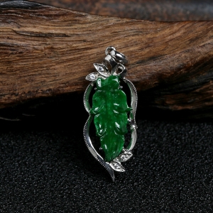 18K金镶糯种满绿翡翠叶子吊坠