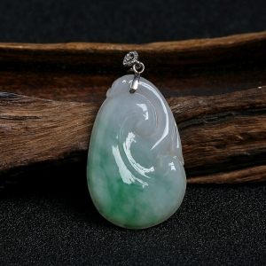 糯种翡翠如意吊坠