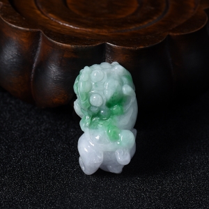 糯种带色翡翠貔貅吊坠