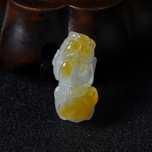 糯种翡翠貔貅吊坠