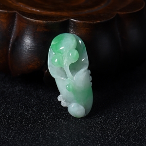 糯种翡翠玉兰花吊坠