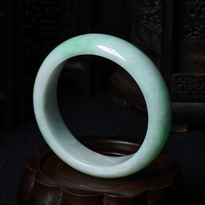 62.5#糯种白底青翡翠福镯