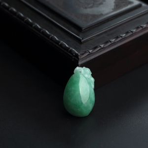 糯种苹果绿翡翠福瓜吊坠