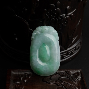 糯种浅绿翡翠福在眼前吊坠