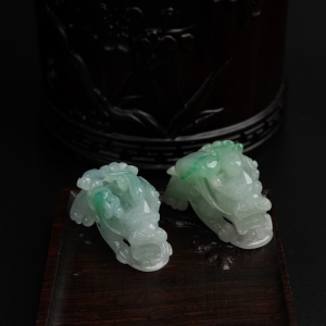 糯种飘绿翡翠貔貅吊坠