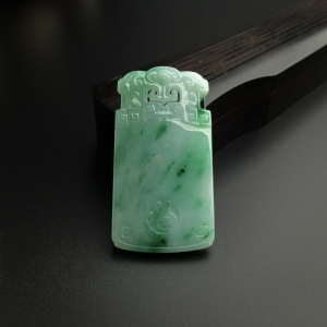 糯种飘花翡翠福牌吊坠