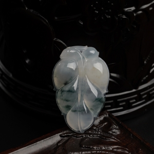 冰糯种飘花翡翠叶子吊坠