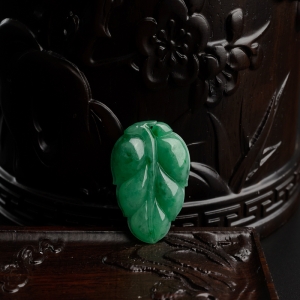 糯种豆绿翡翠叶子吊坠