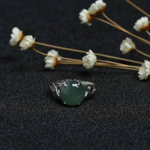 银镶冰糯种翠绿翡翠戒指