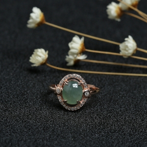 银镶冰糯种翠绿翡翠戒指