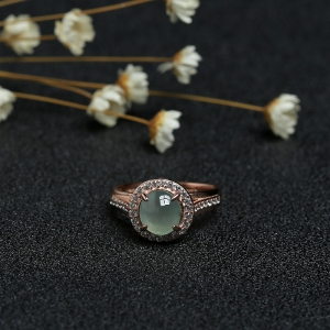银镶冰糯种翠绿翡翠戒指