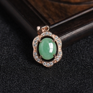 银镶糯种豆绿色翡翠吊坠