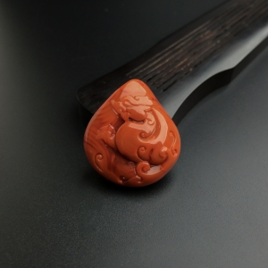 柿子红南红古龙吊坠