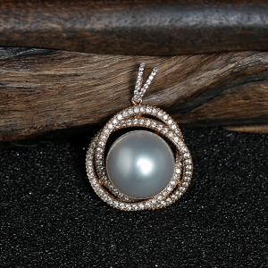 18K金镶钻珍珠吊坠