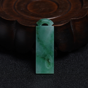 糯种飘绿翡翠平安无事牌