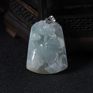银镶糯种淡绿翡翠连年有余吊坠