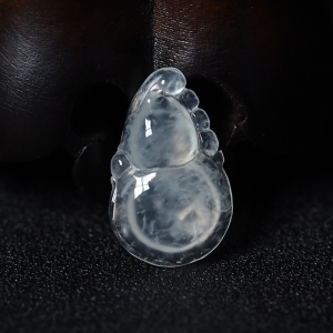 冰种翡翠葫芦吊坠