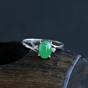 18K金镶糯种翠色翡翠戒指