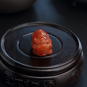 柿子红南红貔貅吊坠