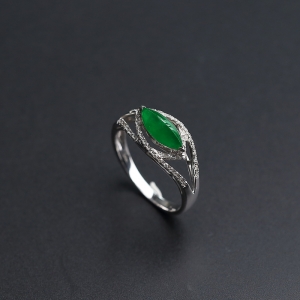 18K镶冰糯种阳绿翡翠戒指