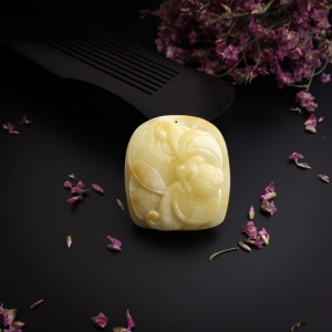 白花蜜福在眼前吊坠