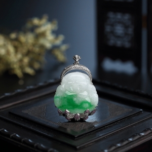 18K金镶糯种飘绿翡翠佛吊坠