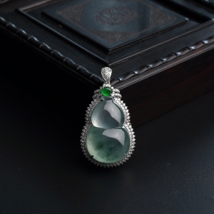 18K金镶冰种飘花翡翠葫芦吊坠
