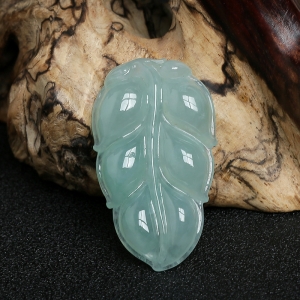 冰糯种浅绿翡翠树叶挂件