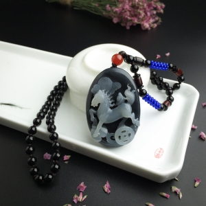 和田青花玉马上发财吊坠