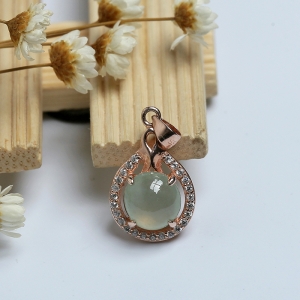 银镶糯冰种浅绿翡翠吊坠