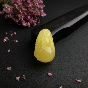 鸡油黄蜜蜡葫芦吊坠