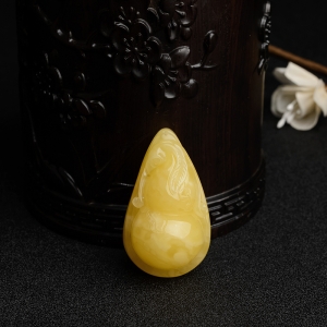 满蜜鸡油黄蜜蜡葫芦吊坠