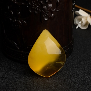 金包蜜鸡油黄蜜蜡随形吊坠